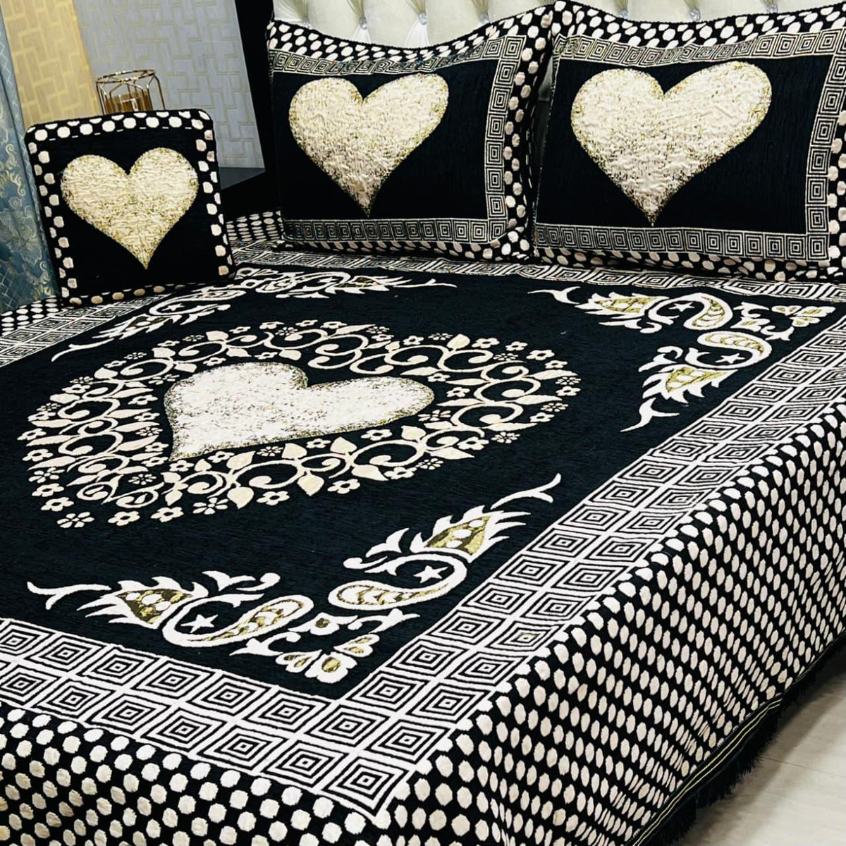 Premium Velvet Bedsheet Set – Golden Heart Edition